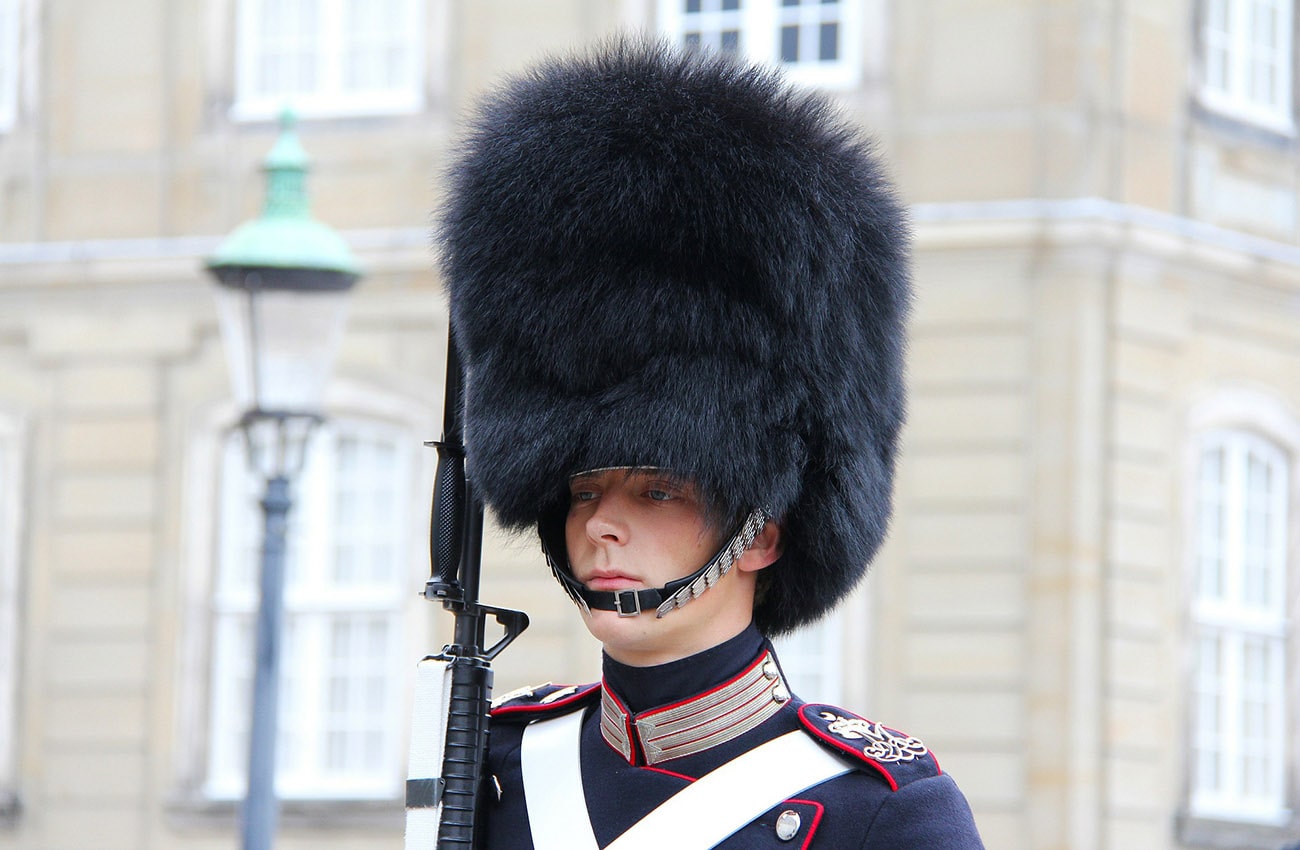 Trang Phục Lính Gác Hoàng Gia Đan Mạch